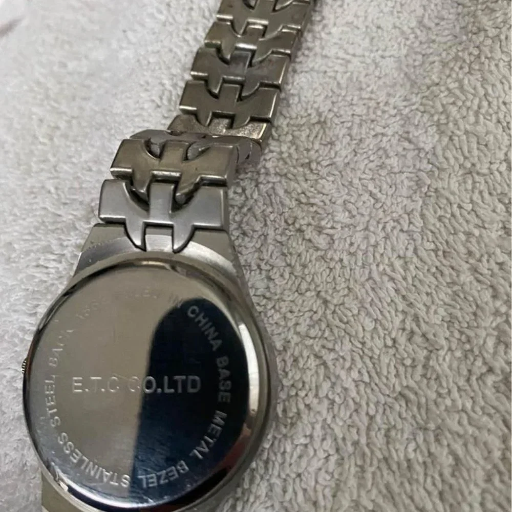 Young Man's Swiss Army Watch - Picture 3 of 3